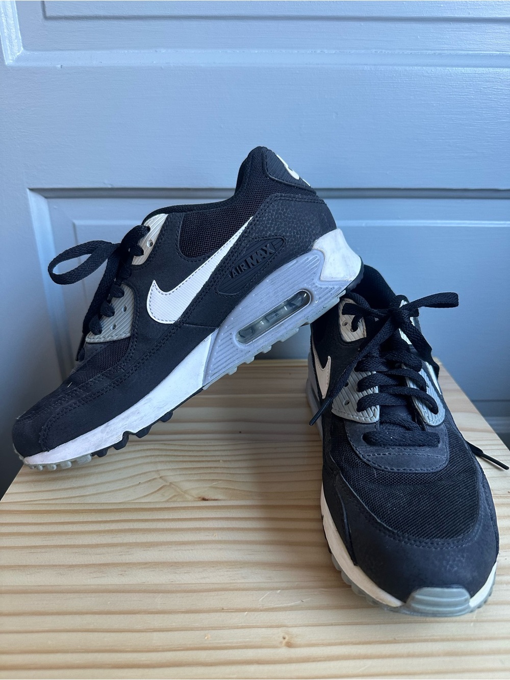 Nike Men's Black & White Air Max Casual Sneakers